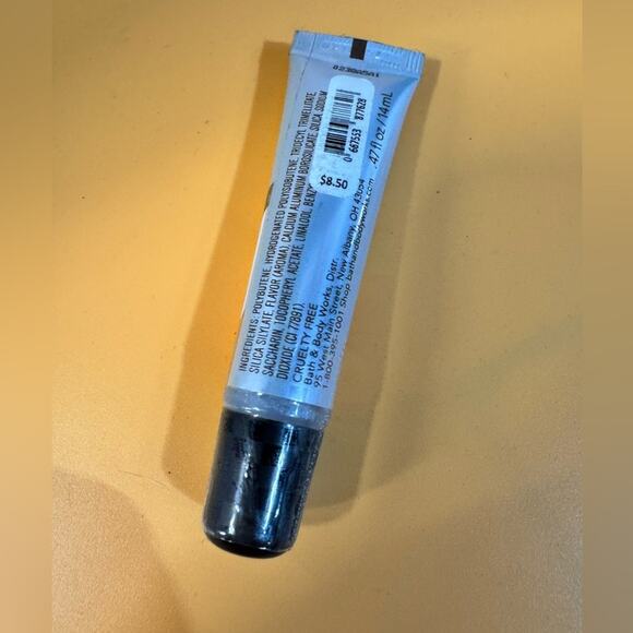 Lip gloss / Bath and Body Works Snowy Peach Berry Lip Gloss NWT - Picture 2 of 2